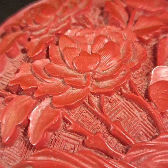 Chinese Cinnabar Red Lacquer Carved flowers Round Trinket Box. - Picture 8 of 9